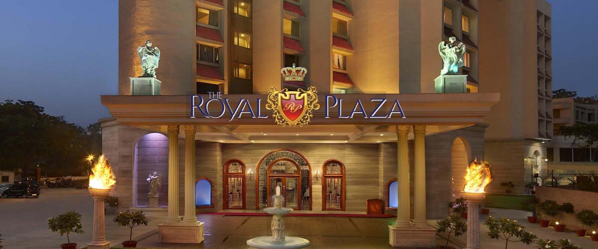 escort in hotel Royal Plaza