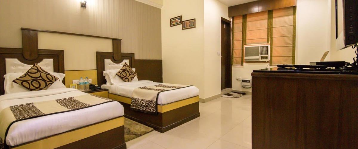escort in hotel Grand Park Inn