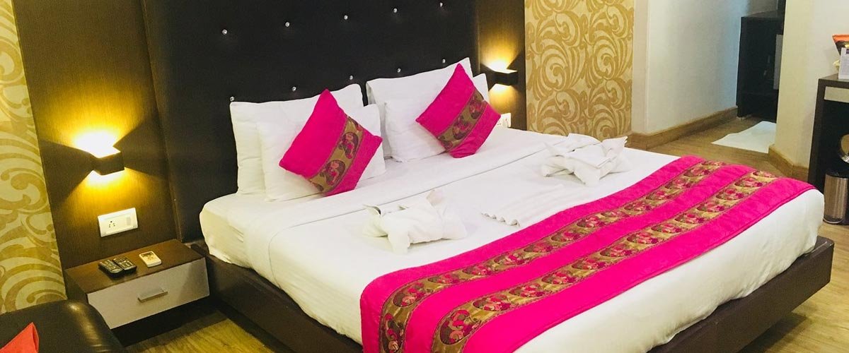 escort in hotel Surya International