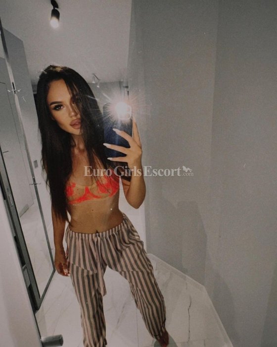 Leena OWO Escort