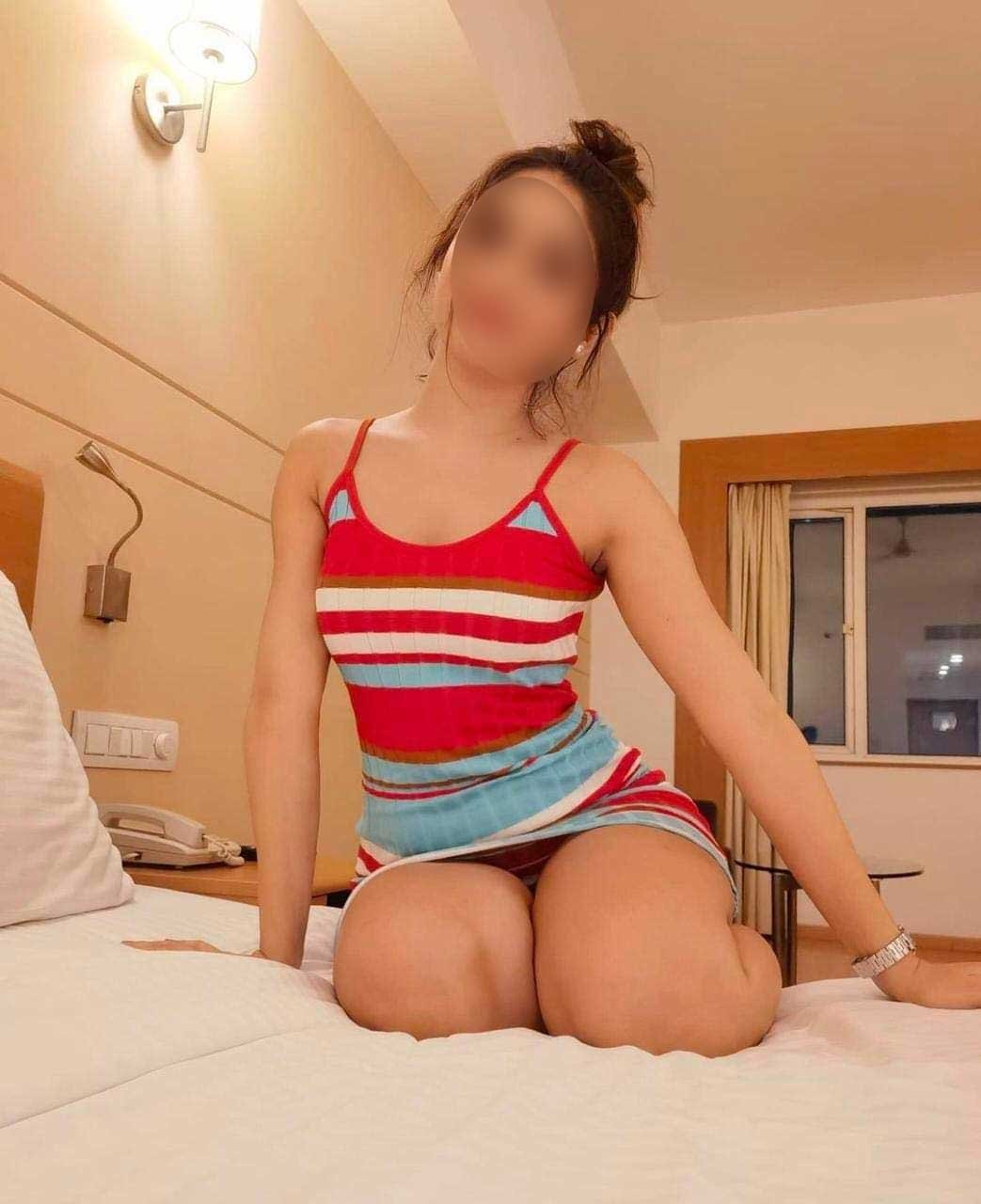 Manya fingering Escort